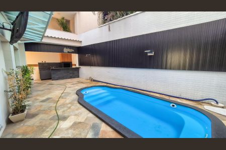 Casa para alugar com 305m², 3 quartos e 3 vagasÁrea externa Piscina 