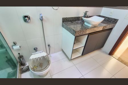 Casa para alugar com 305m², 3 quartos e 3 vagasBanheiro 3 -  2° andar 