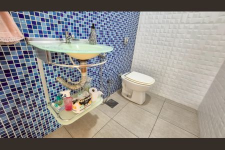 Casa para alugar com 305m², 3 quartos e 3 vagasBanheiro 1 - Social - 1° Andar 