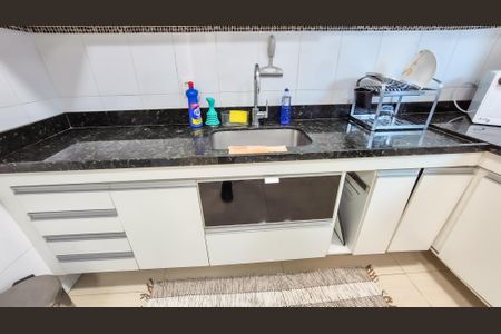 Casa para alugar com 305m², 3 quartos e 3 vagasCozinha 