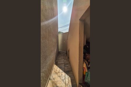 Casa para alugar com 305m², 3 quartos e 3 vagasLateral da casa Acesso ao Terraço 