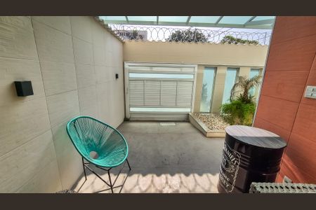 Casa para alugar com 305m², 3 quartos e 3 vagasEntrada e garagem 