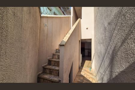 Casa para alugar com 305m², 3 quartos e 3 vagasLateral da casa Acesso ao Terraço 