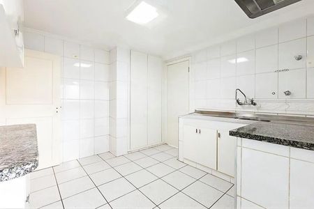 Apartamento para alugar com 240m², 4 quartos e 2 vagas