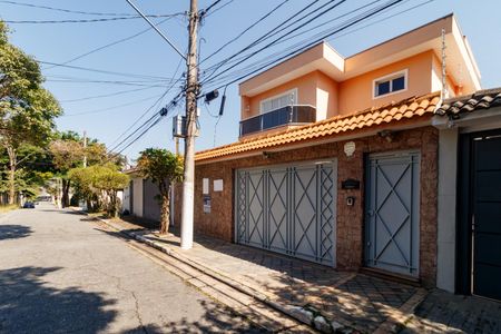 Casa para alugar com 492m², 5 quartos e 7 vagas Casa para alugar com 492m², 5 quartos e 7 vagasFachada