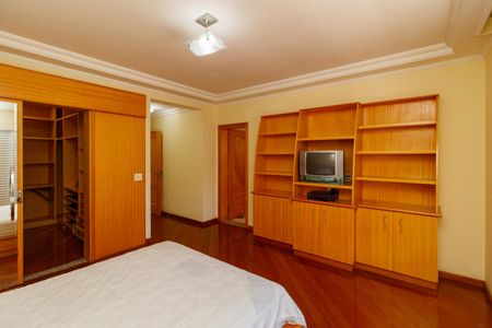 Casa para alugar com 492m², 5 quartos e 7 vagas Casa para alugar com 492m², 5 quartos e 7 vagasSuíte 4