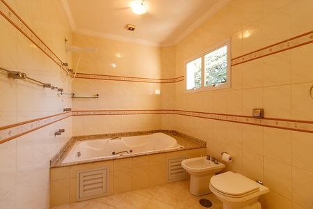 Casa para alugar com 492m², 5 quartos e 7 vagas Casa para alugar com 492m², 5 quartos e 7 vagasBanheiro da Suíte 4