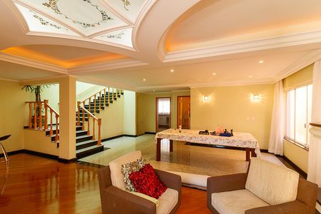 Casa para alugar com 492m², 5 quartos e 7 vagas Casa para alugar com 492m², 5 quartos e 7 vagasSala