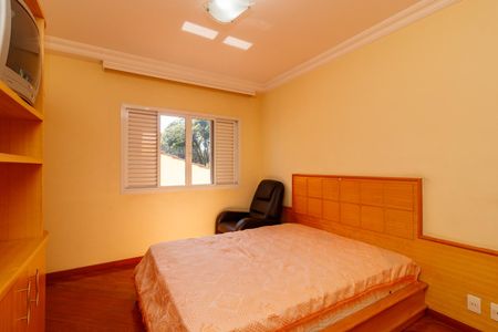 Suíte 3 de casa para alugar com 5 quartos, 492m² em Vila Albertina, São Paulo