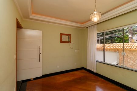 Casa para alugar com 492m², 5 quartos e 7 vagas Casa para alugar com 492m², 5 quartos e 7 vagasEscritório