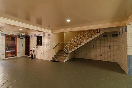 Garagem de casa para alugar com 5 quartos, 492m² em Vila Albertina, São Paulo