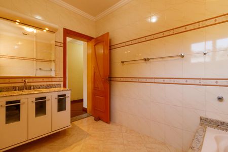 Casa para alugar com 492m², 5 quartos e 7 vagas Casa para alugar com 492m², 5 quartos e 7 vagasBanheiro da Suíte 4