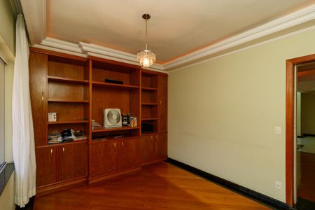 Casa para alugar com 492m², 5 quartos e 7 vagas Casa para alugar com 492m², 5 quartos e 7 vagasEscritório