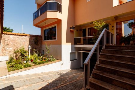 Casa para alugar com 492m², 5 quartos e 7 vagas Casa para alugar com 492m², 5 quartos e 7 vagasÁrea externa