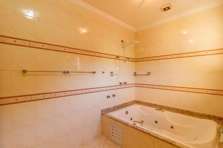Casa para alugar com 492m², 5 quartos e 7 vagas Casa para alugar com 492m², 5 quartos e 7 vagasBanheiro da Suíte 4