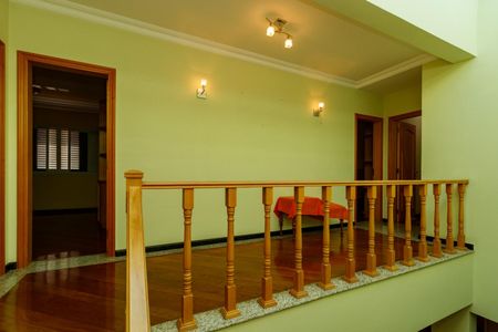 Casa para alugar com 492m², 5 quartos e 7 vagas Casa para alugar com 492m², 5 quartos e 7 vagasCorredor dos quartos