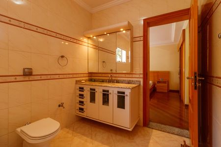 Casa para alugar com 492m², 5 quartos e 7 vagas Casa para alugar com 492m², 5 quartos e 7 vagasBanheiro da Suíte 4