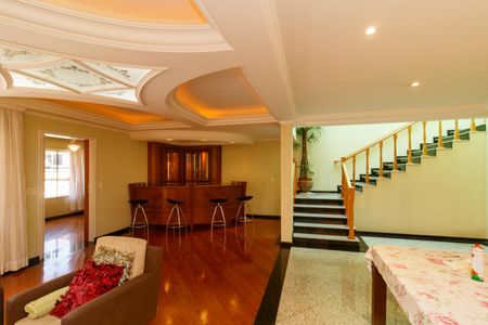 Casa para alugar com 492m², 5 quartos e 7 vagas Casa para alugar com 492m², 5 quartos e 7 vagasSala