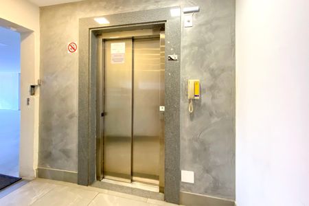 Apartamento para alugar com 54m², 1 quarto e 1 vagaElevador