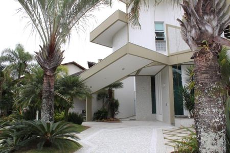 Casa de condomínio para alugar com 409m², 4 quartos e 3 vagas