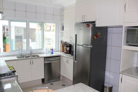 Casa de condomínio para alugar com 409m², 4 quartos e 3 vagas