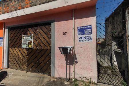 Casa para alugar com 105m², 2 quartos e 2 vagasFachada