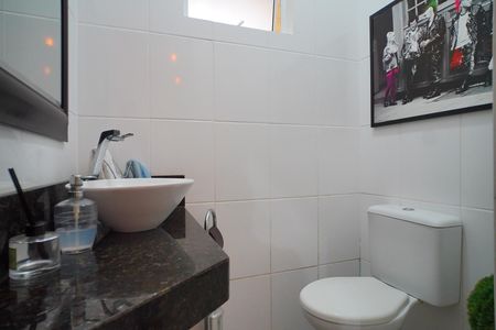 Lavabo  de apartamento para alugar com 2 quartos, 70m² em Auxiliadora, Porto Alegre