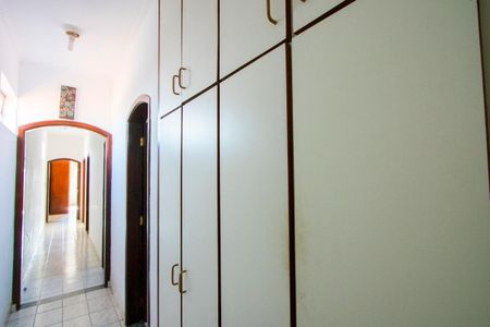 Casa para alugar com 250m², 4 quartos e 4 vagasCorredor