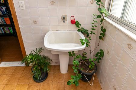 Apartamento à venda com 80m², 2 quartos e 1 vagaÁrea de Serviço