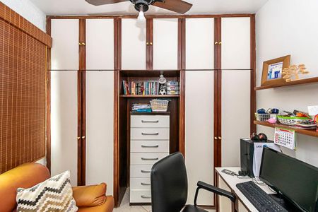 Apartamento à venda com 80m², 2 quartos e 1 vagaQuarto 2 - Armários