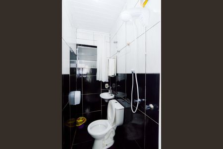 Banheiro de kitnet/studio para alugar com 1 quarto, 28m² em Vila Maricy, Guarulhos