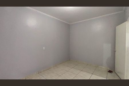 Quarto 2 de casa para alugar com 3 quartos, 120m² em Vila Carmosina, São Paulo