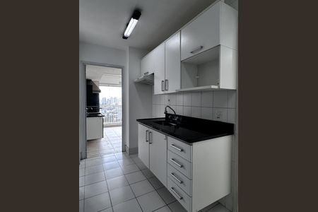 Cozinha de apartamento à venda com 3 quartos, 100m² em Santo Amaro, São Paulo