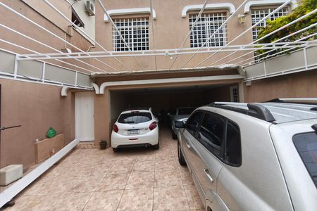 Casa para alugar com 310m², 3 quartos e 4 vagas Casa para alugar com 310m², 3 quartos e 4 vagasQuintal - Garagem