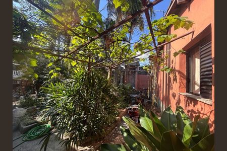 Casa à venda com 300m², 4 quartos e 2 vagas Casa à venda com 300m², 4 quartos e 2 vagasFoto 02
