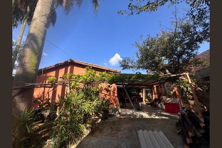 Casa à venda com 300m², 4 quartos e 2 vagas Casa à venda com 300m², 4 quartos e 2 vagasFoto 05