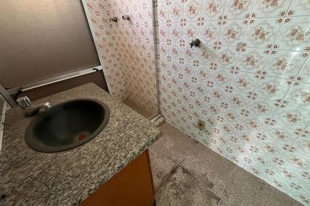 Casa à venda com 300m², 3 quartos e 5 vagasBanheiro 2