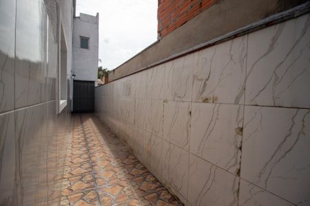 Casa para alugar com 122m², 3 quartos e 3 vagasCorredor lateral 