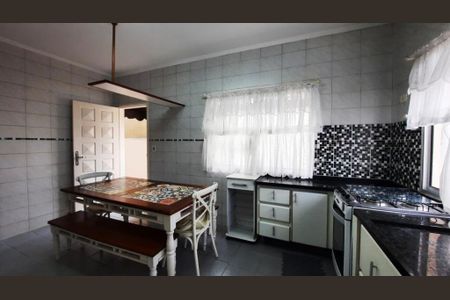 Casa à venda com 198m², 3 quartos e 6 vagas