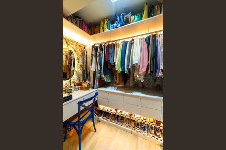 Apartamento à venda com 77m², 2 quartos e 1 vagaCloset da suíte