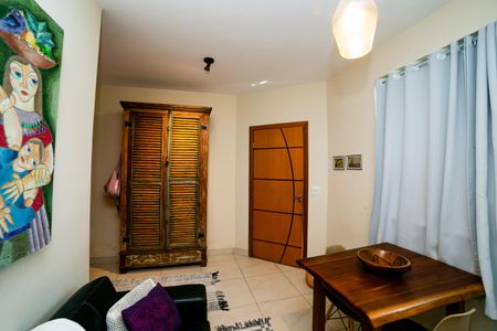 Sala de casa de condomínio à venda com 2 quartos, 88m² em Cachoeirinha, Belo Horizonte