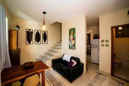 Sala de casa de condomínio à venda com 2 quartos, 88m² em Cachoeirinha, Belo Horizonte