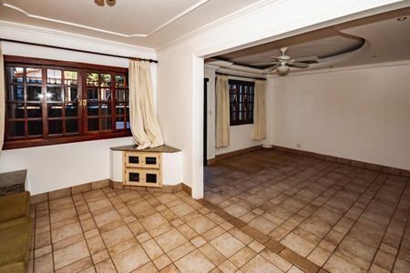 Casa para alugar com 3 quartos, 181m² em Alípio de Melo, Belo Horizonte