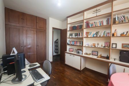 Apartamento à venda com 175m², 3 quartos e 2 vagas Apartamento à venda com 175m², 3 quartos e 2 vagasEscritório