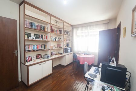 Apartamento à venda com 175m², 3 quartos e 2 vagas Apartamento à venda com 175m², 3 quartos e 2 vagasEscritório