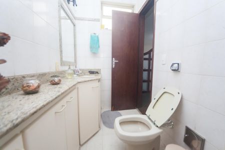 Apartamento à venda com 175m², 3 quartos e 2 vagas Apartamento à venda com 175m², 3 quartos e 2 vagasBanheiro Social 2