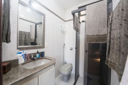 Apartamento à venda com 175m², 3 quartos e 2 vagas Apartamento à venda com 175m², 3 quartos e 2 vagasBanheiro suite