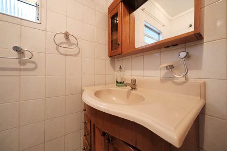 Casa para alugar com 80m², 3 quartos e 2 vagasBanheiro