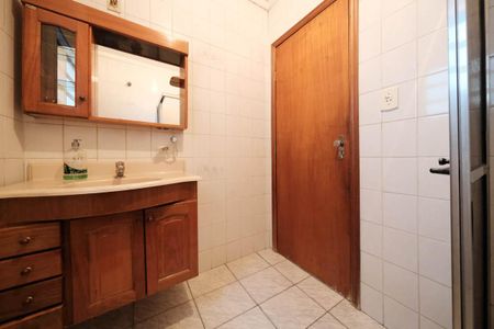 Casa para alugar com 80m², 3 quartos e 2 vagasBanheiro