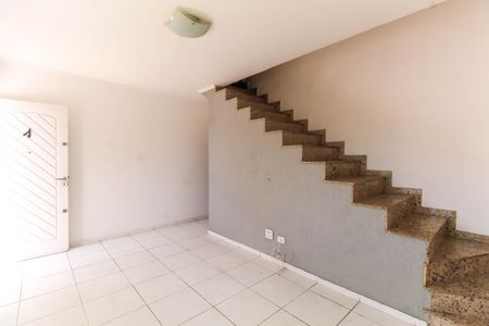 Sala de casa de condomínio para alugar com 2 quartos, 119m² em Vila Invernada, São Paulo